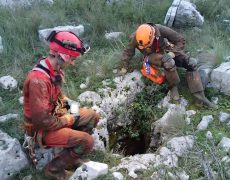 Figura 10 - Entrada do Algar Alecrineiros 5 (Foto: Samuel Lopes - GEM/WIND)