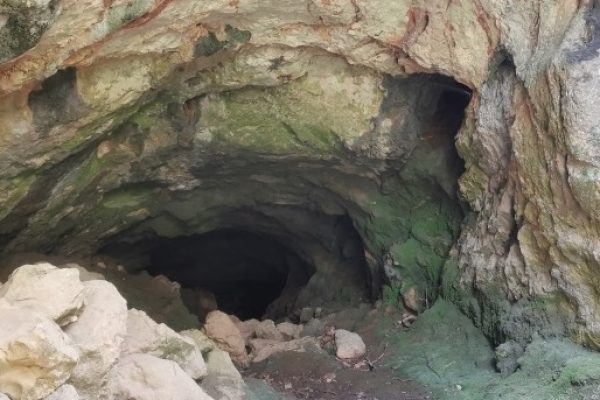 Figura 1 - Entrada da Gruta do Regatinho