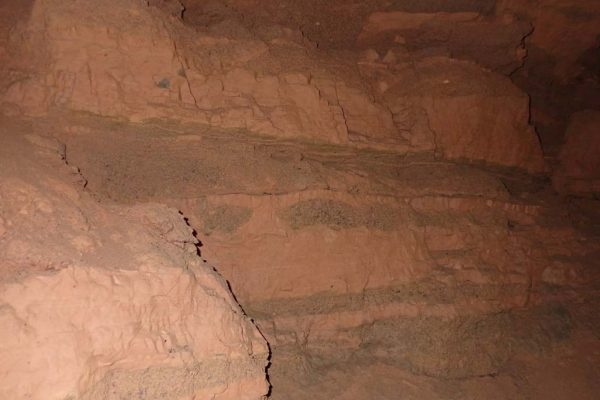 Figura 9 – Zona da gruta com abundantes depósitos de argila (Foto: Paulo Lopes - GEM)