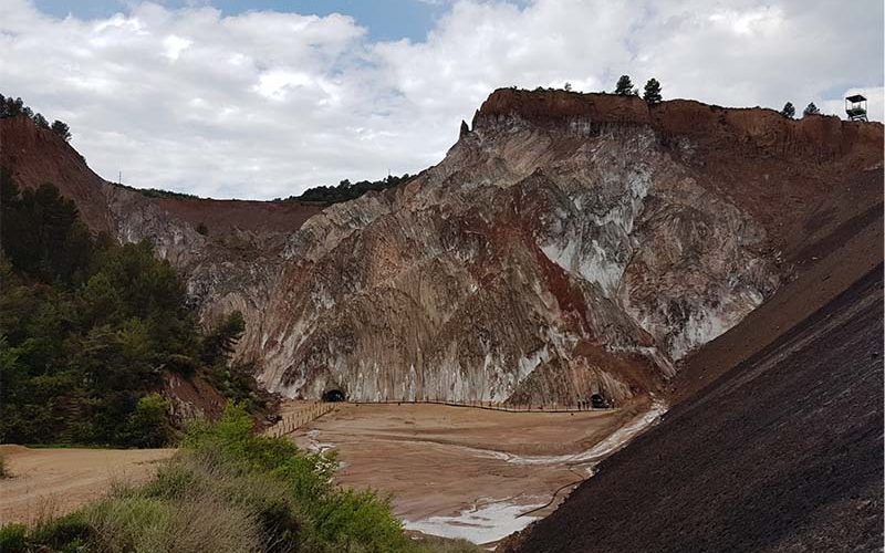Figura 5 – Vista para entrada da mina visitável. (Foto: Vitor Amendoeira - GEM)