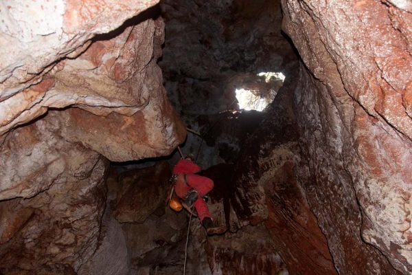 Figura 16 – Poço de entrada (Foto: Vitor Amendoeira - GEM)